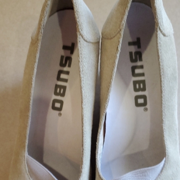 Tsubo Damira SuedeTan Wedge Slip-Ons with Elastic Panels. Never Worn 8.5 - Picture 7 of 11